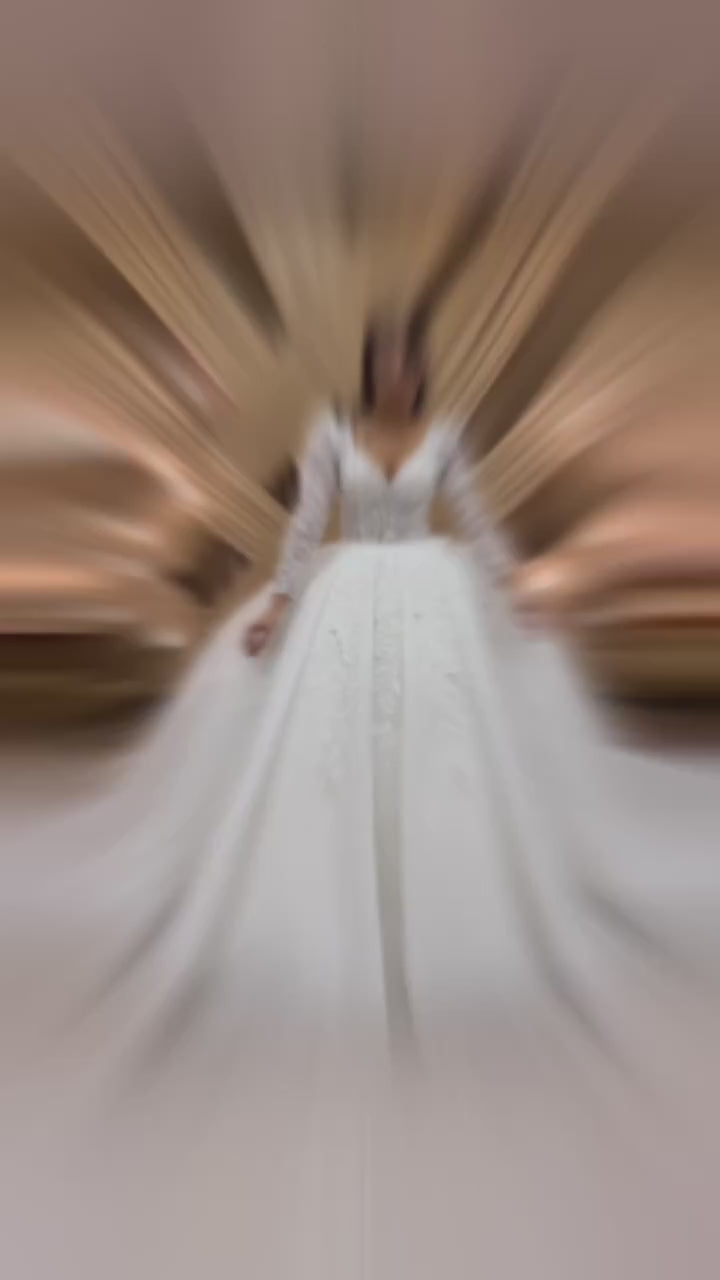 G21-127A - Ivoren versierde prinsessenbruidsjurk